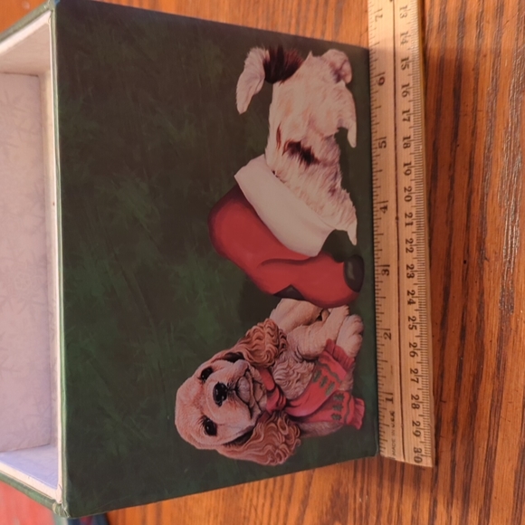 Christmas box featuring dogs - Picture 7 of 8